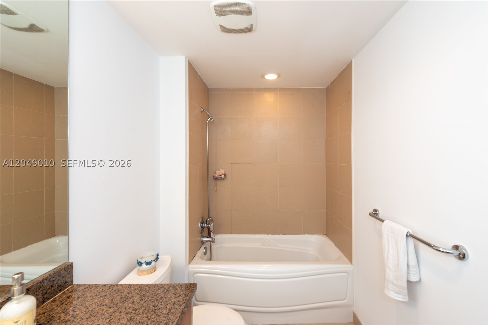 MET 1 CONDO - Residential Lease