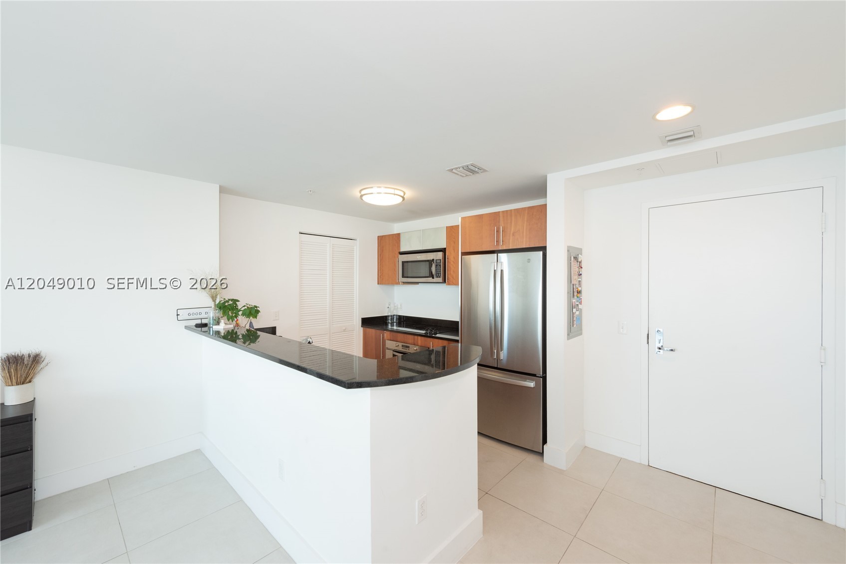 MET 1 CONDO - Residential Lease