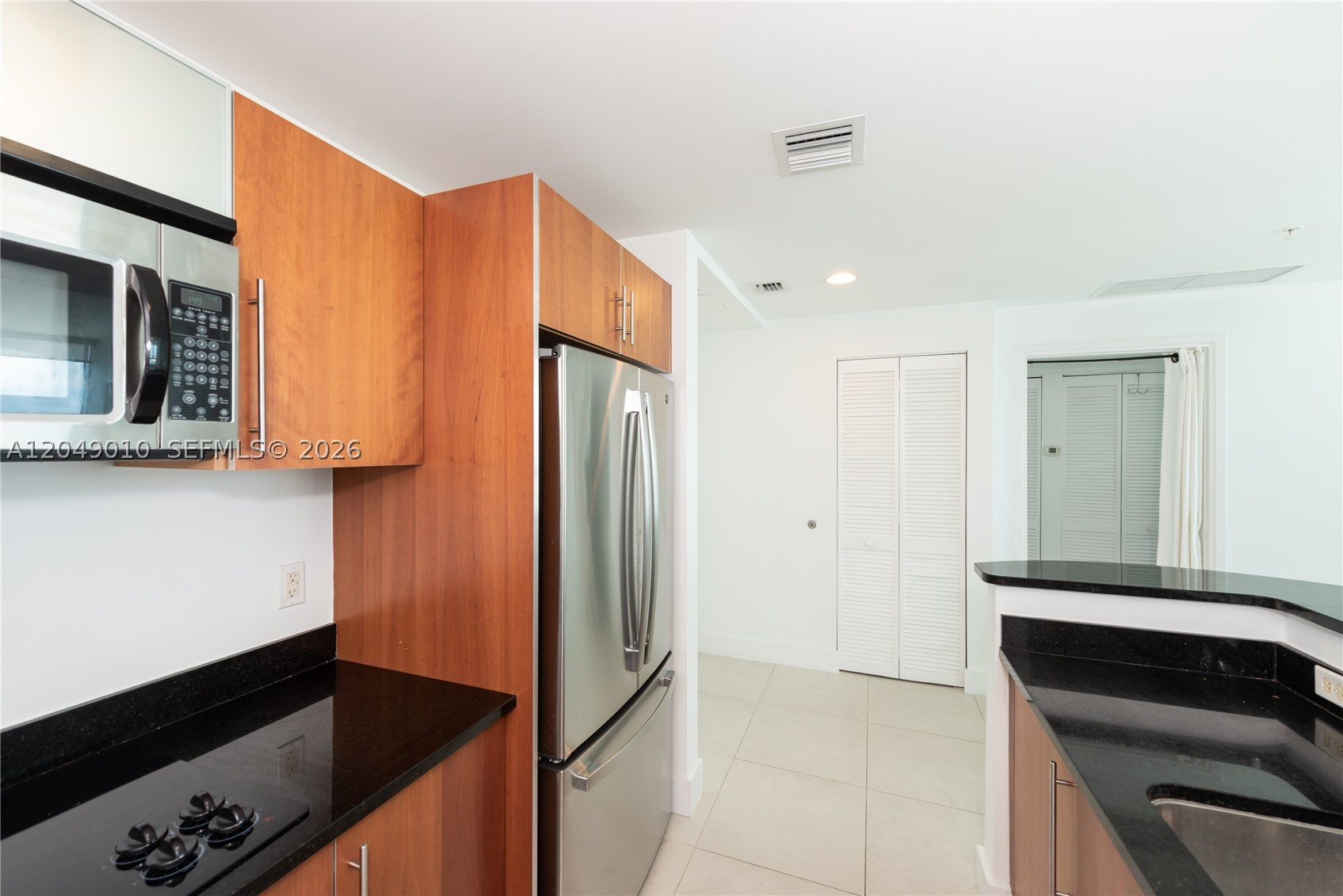 MET 1 CONDO - Residential Lease