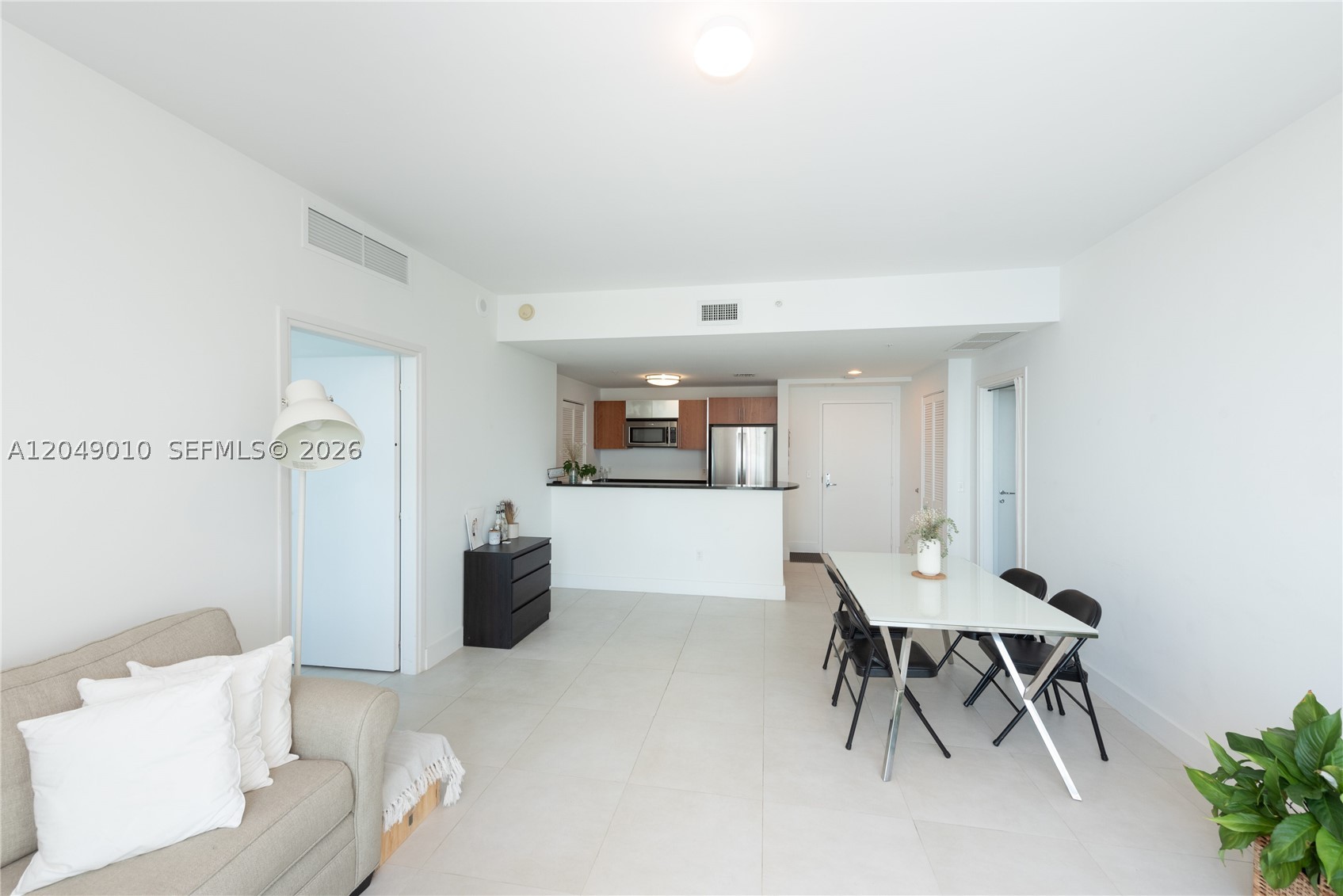 MET 1 CONDO - Residential Lease