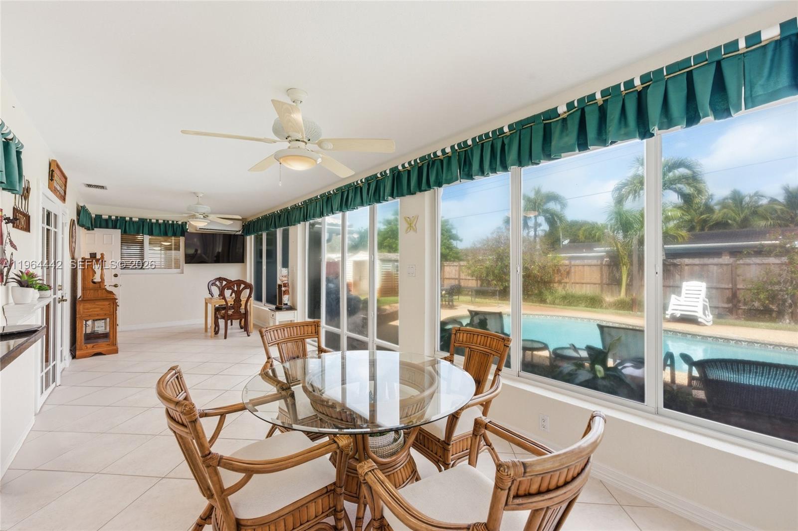 MIRROR LAKE ESTATES SEC F - Residential