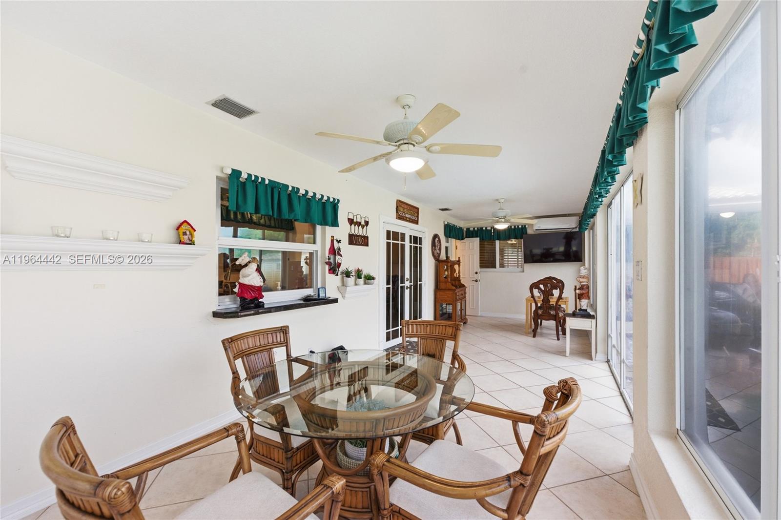 MIRROR LAKE ESTATES SEC F - Residential
