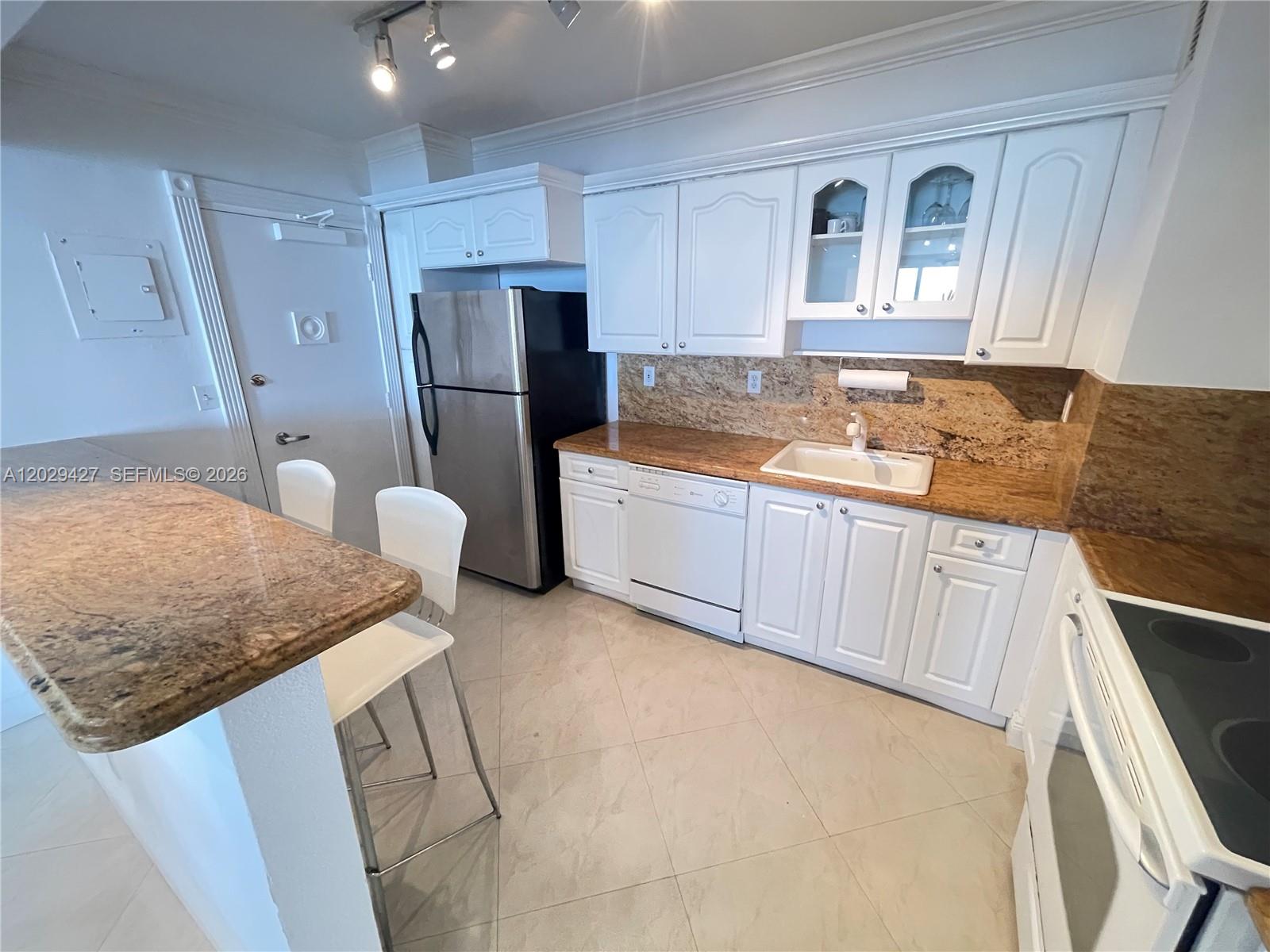 CARLISLE ON THE OCEAN CON - Residential