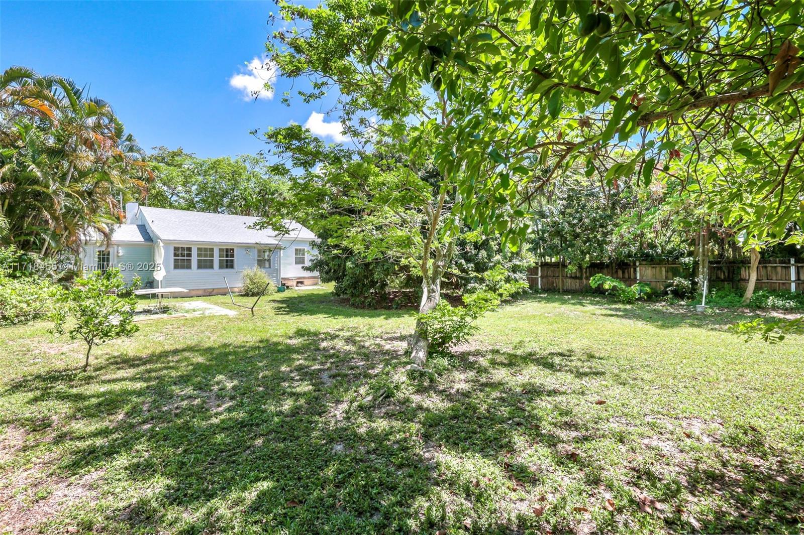 BISCAYNE LAWN AMD PLAT - Residential