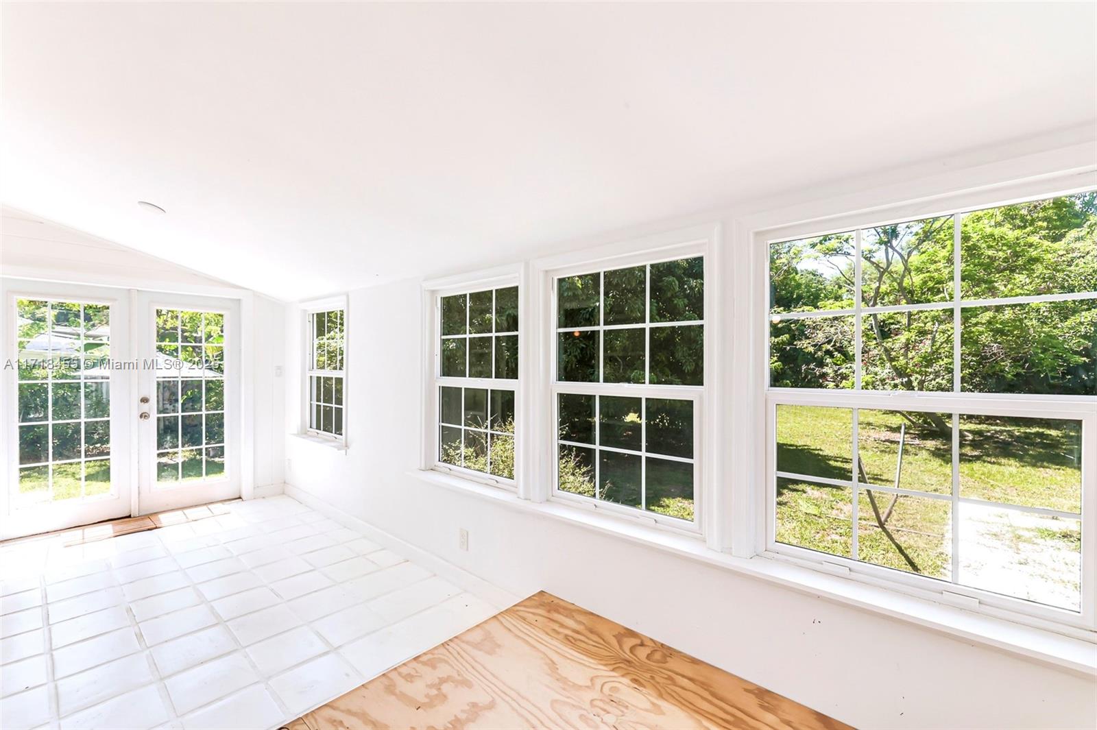 BISCAYNE LAWN AMD PLAT - Residential