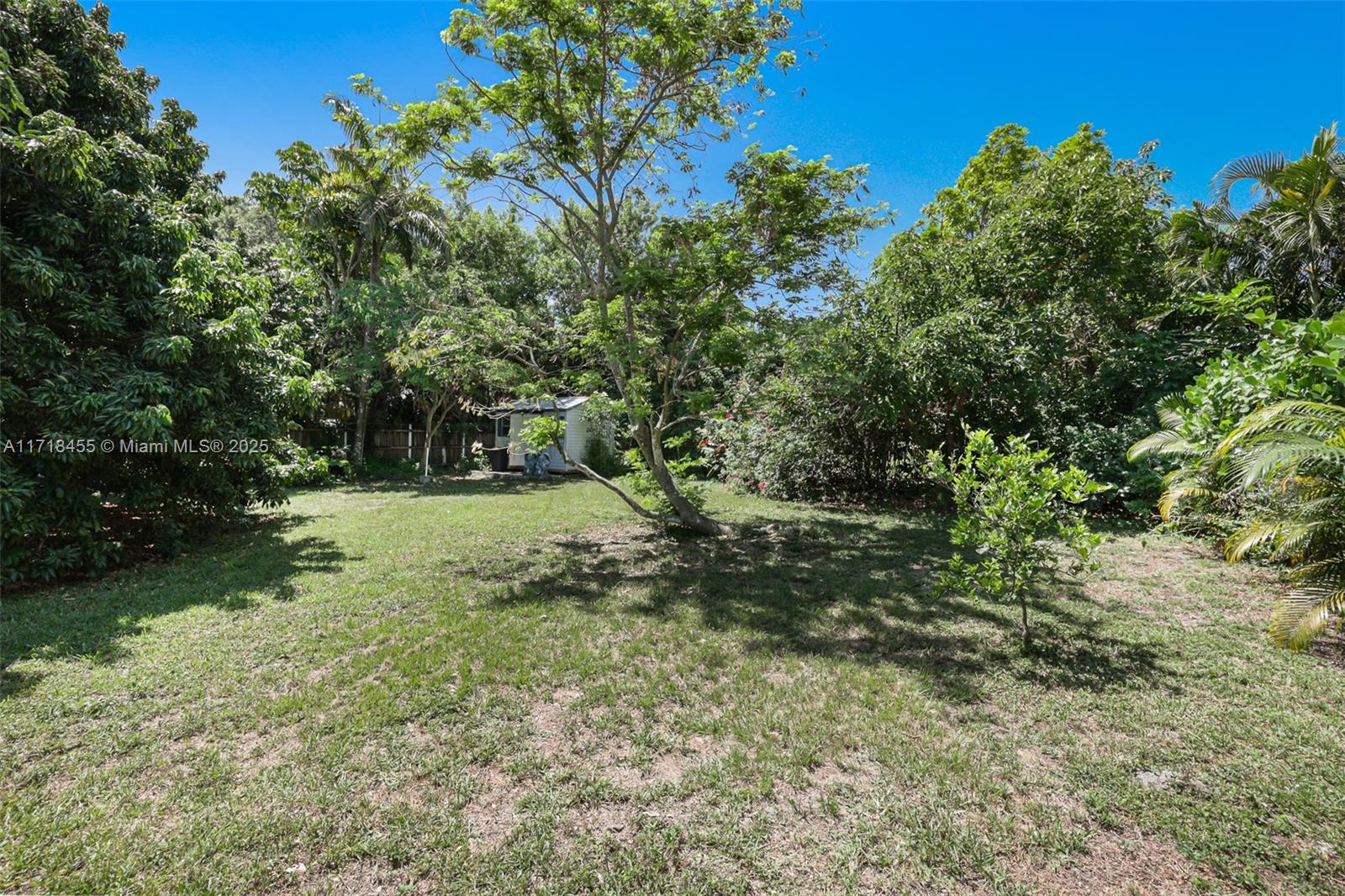 BISCAYNE LAWN AMD PLAT - Residential