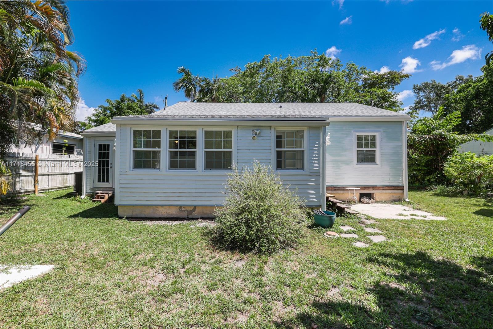 BISCAYNE LAWN AMD PLAT - Residential
