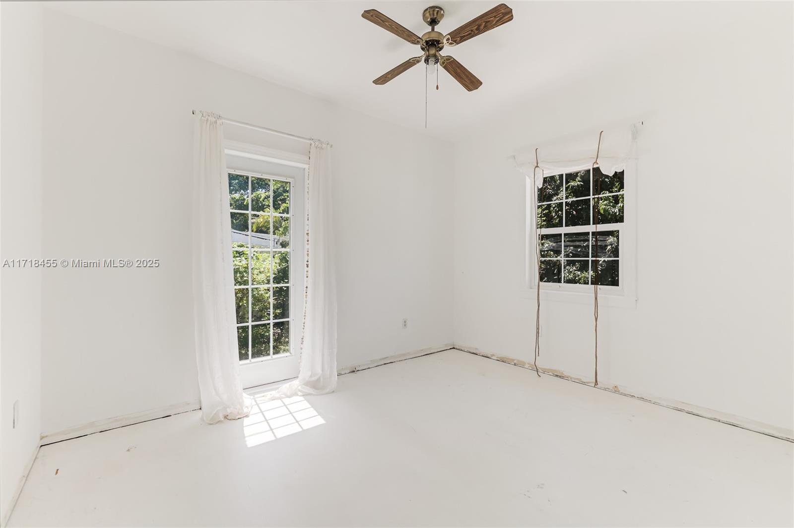 BISCAYNE LAWN AMD PLAT - Residential