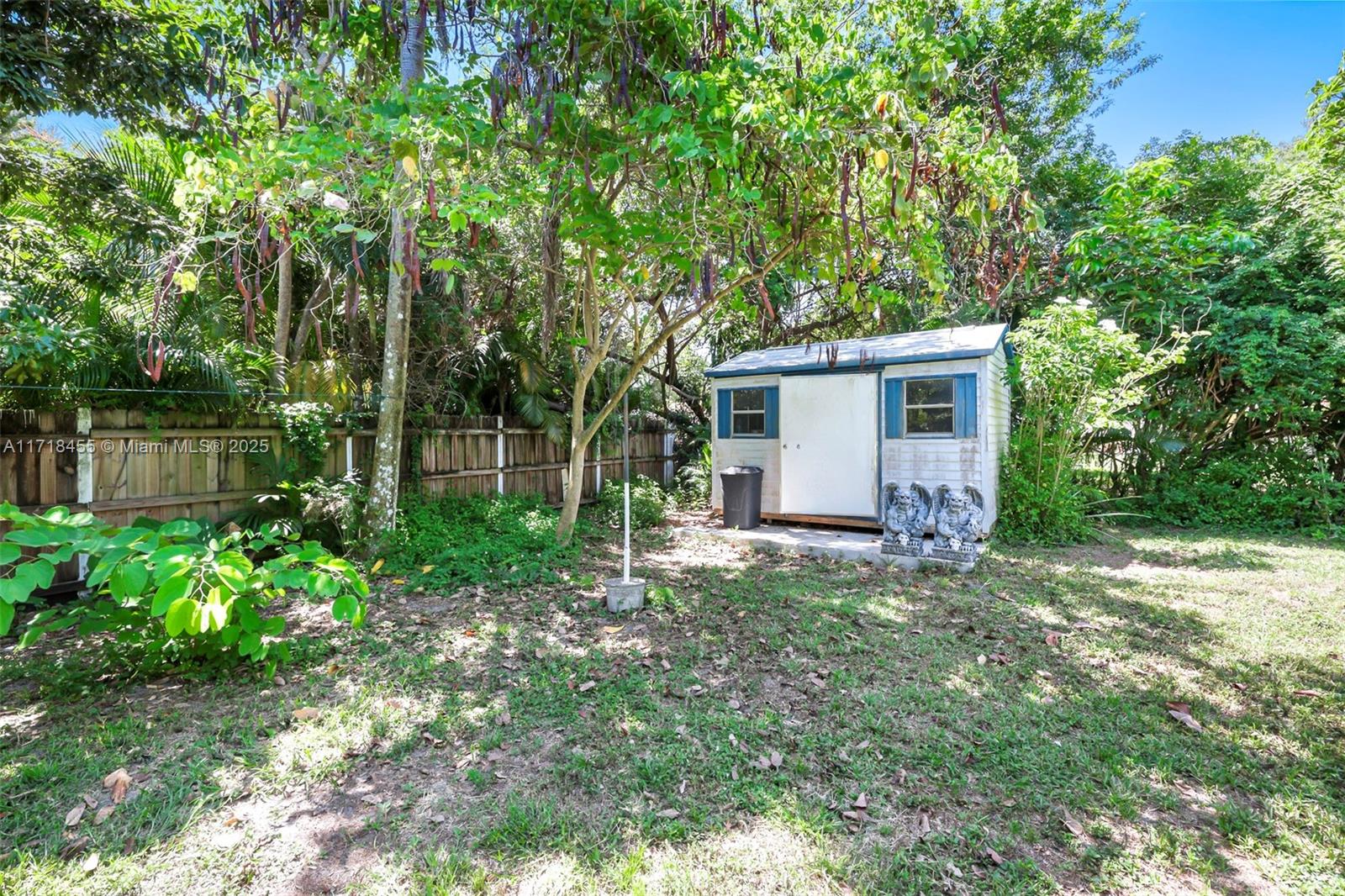 BISCAYNE LAWN AMD PLAT - Residential