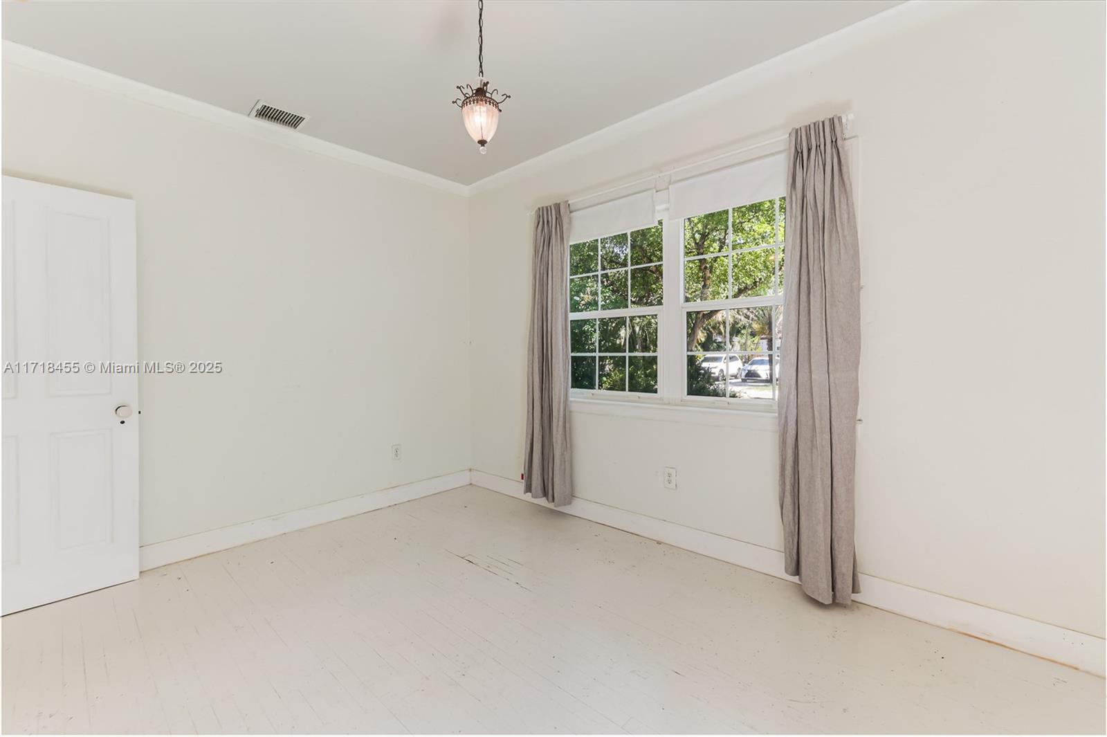 BISCAYNE LAWN AMD PLAT - Residential