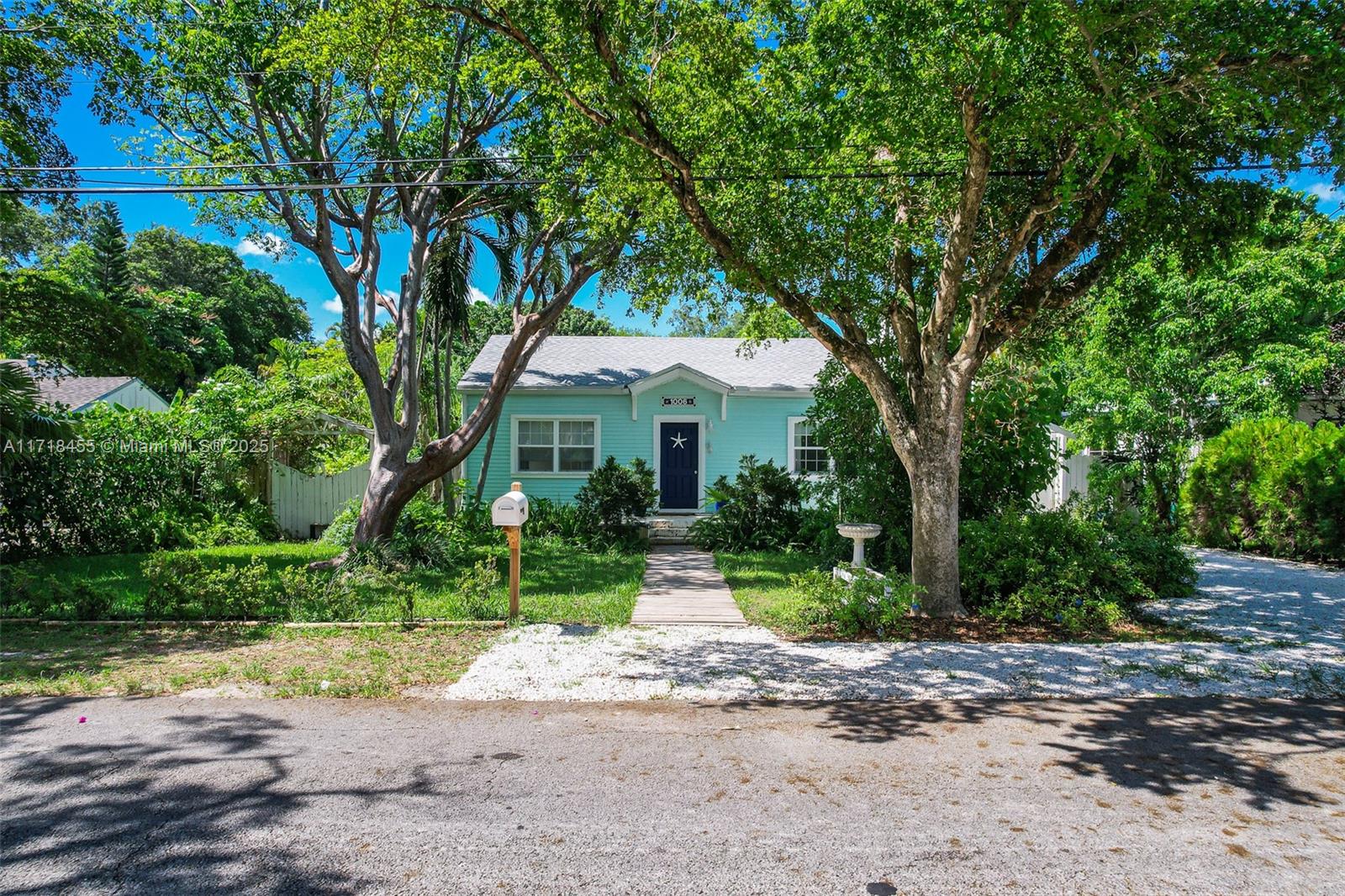BISCAYNE LAWN AMD PLAT - Residential