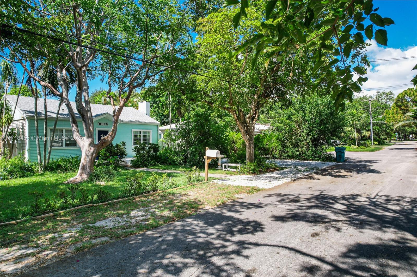 BISCAYNE LAWN AMD PLAT - Residential