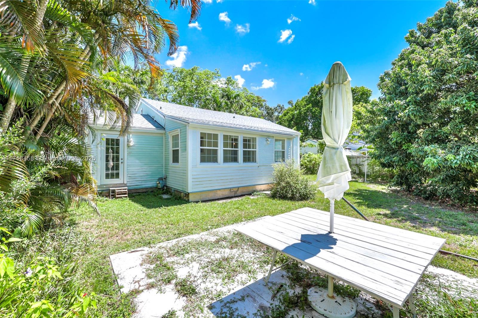 BISCAYNE LAWN AMD PLAT - Residential