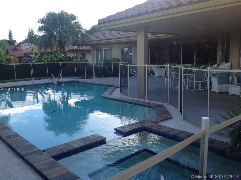 COUNTRY CLUB OF MIAMI EST - Residential