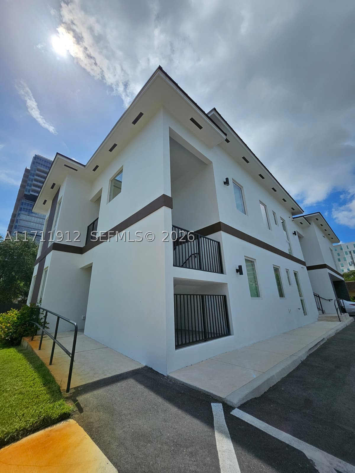 HALLANDALE PARK - Residential Income