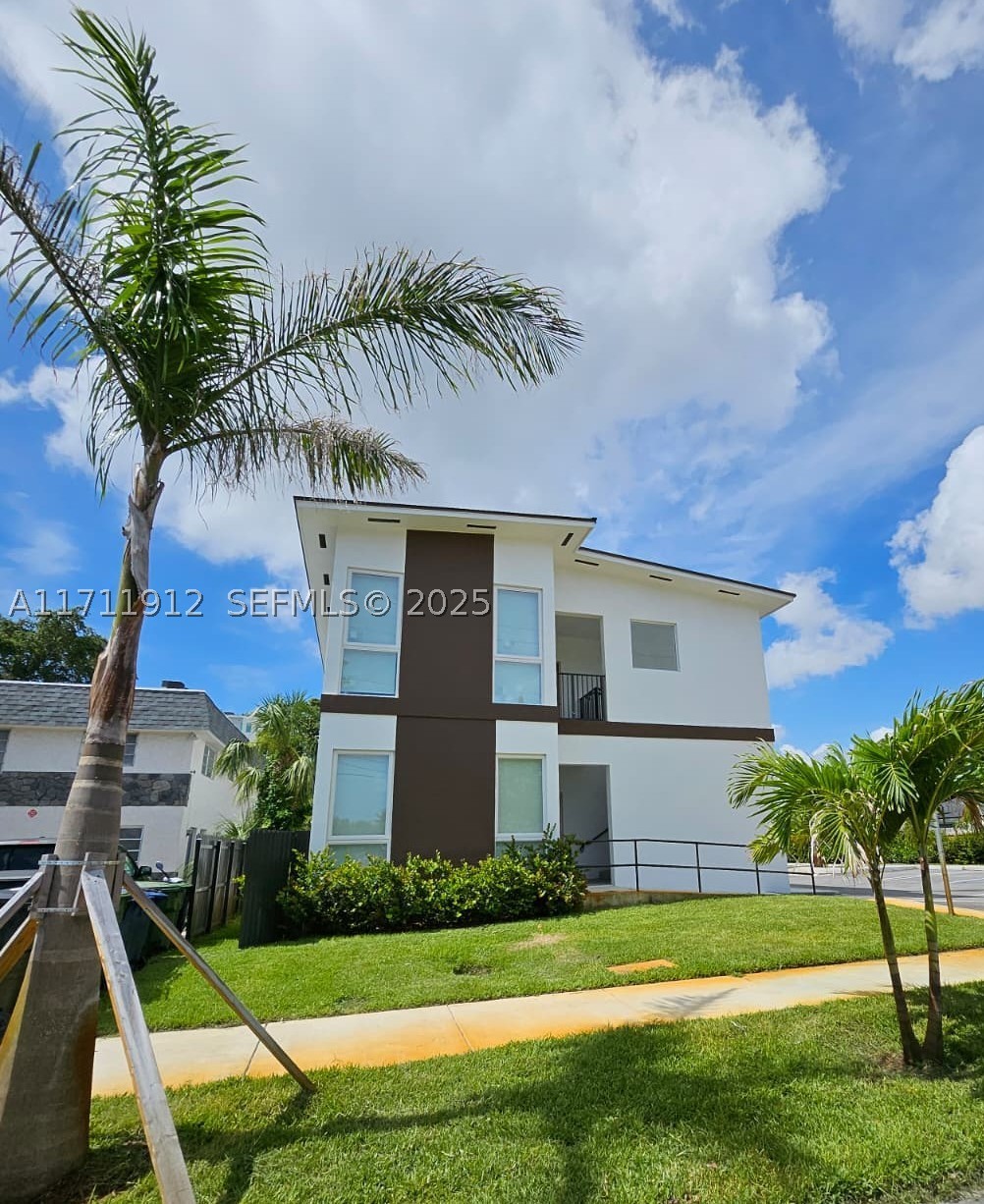 HALLANDALE PARK - Residential Income