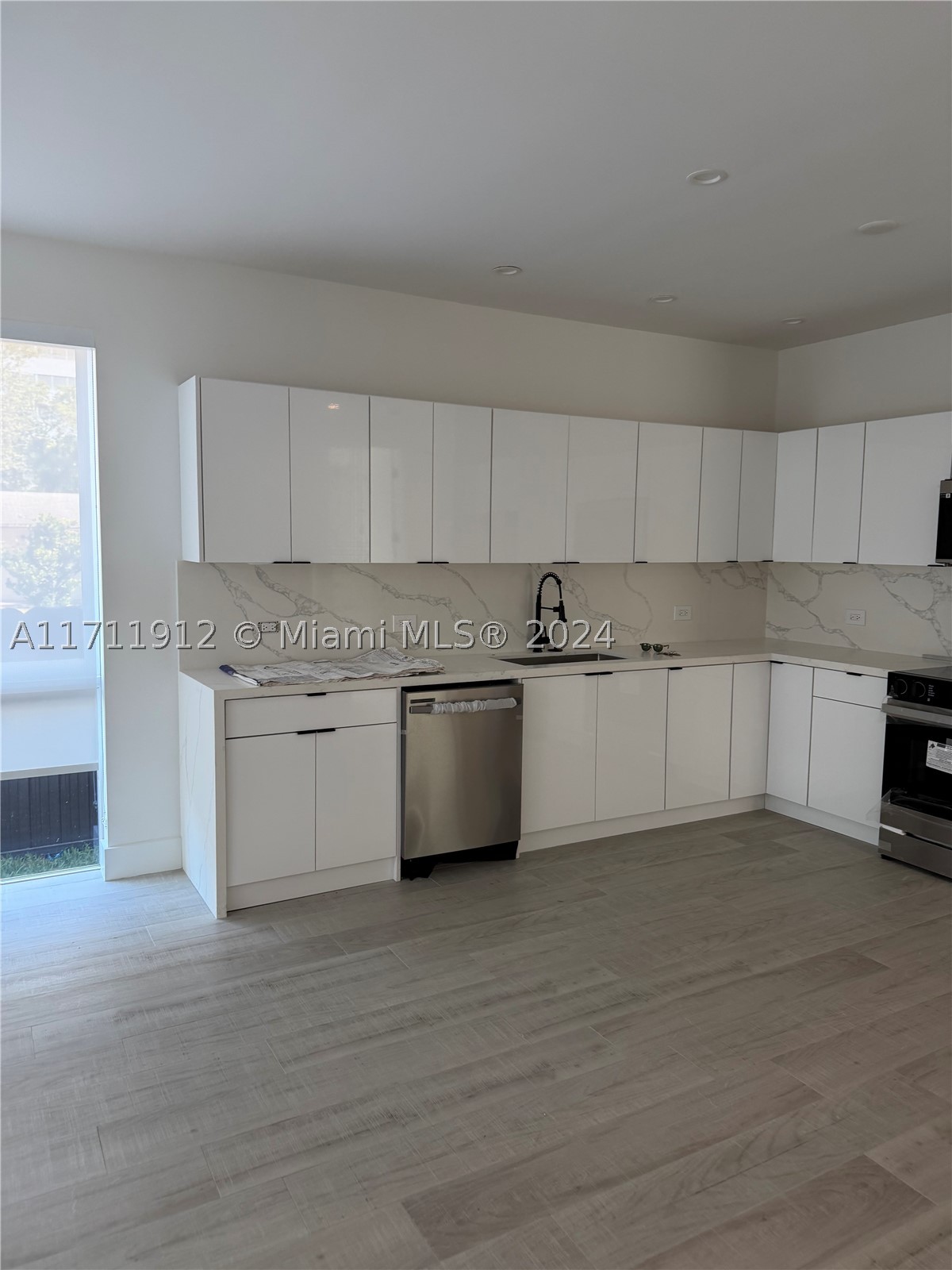 HALLANDALE PARK - Residential Income