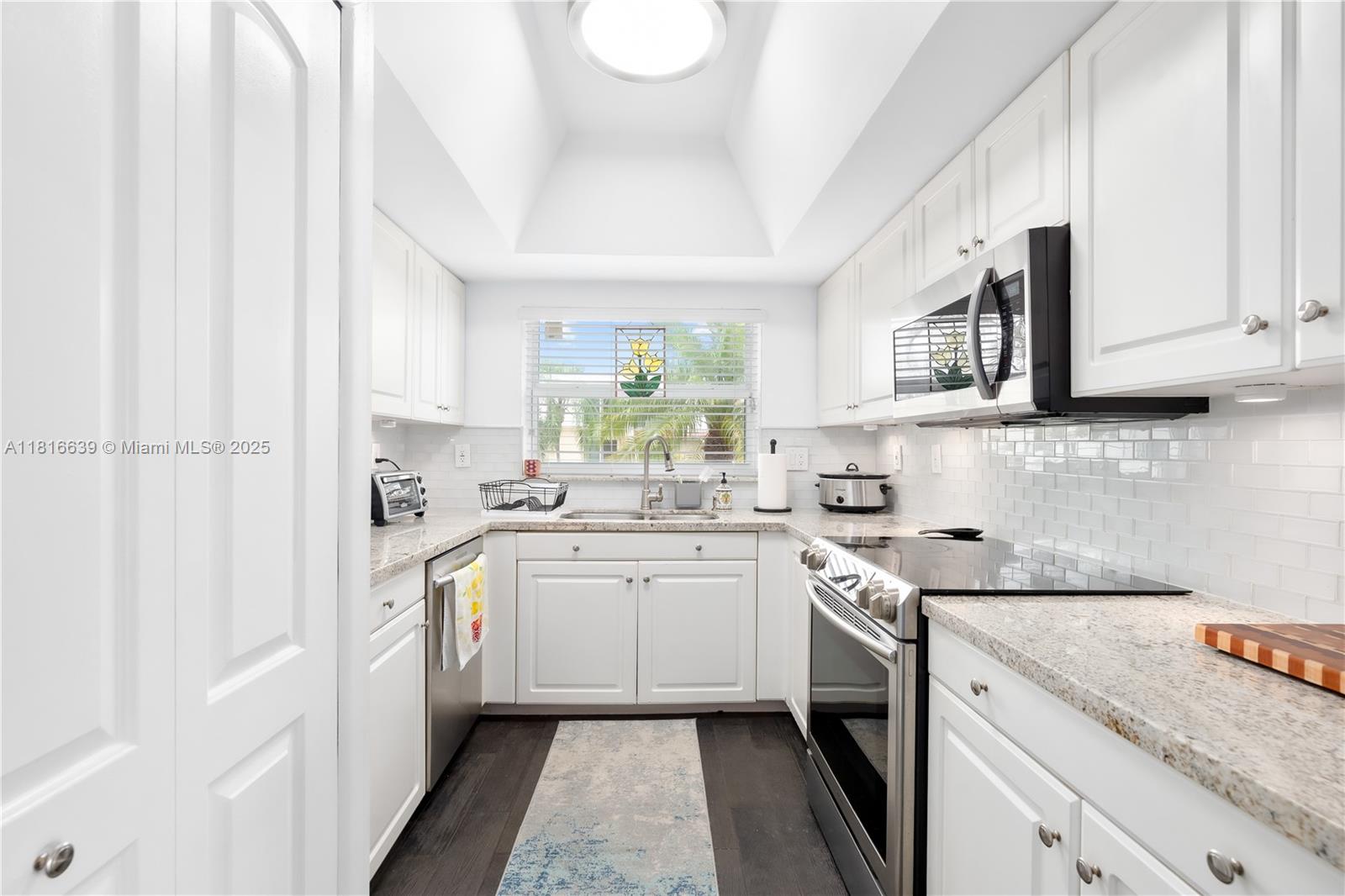 MIAMI LAKES GOLF COURSE V - Residential