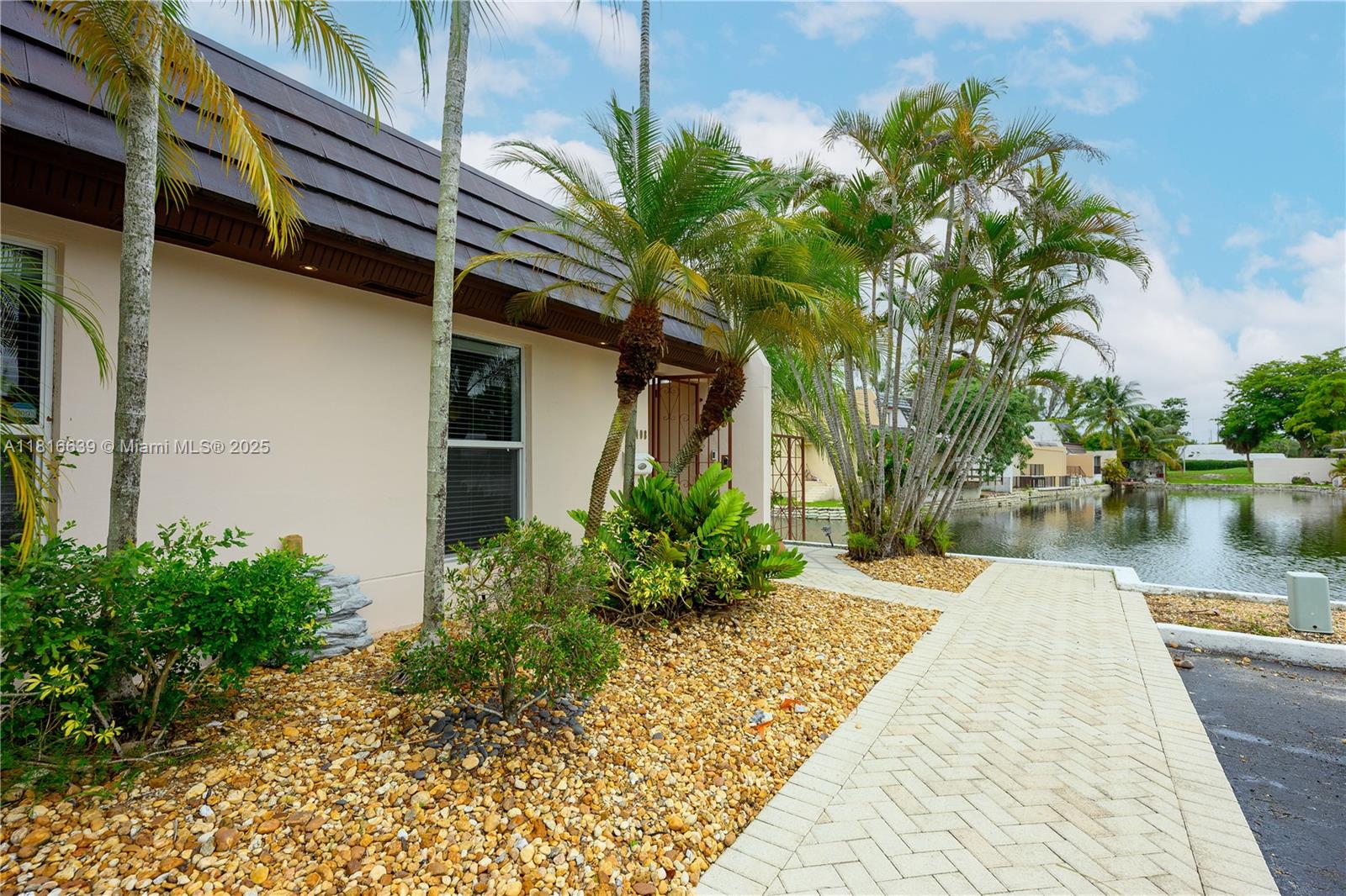 MIAMI LAKES GOLF COURSE V - Residential