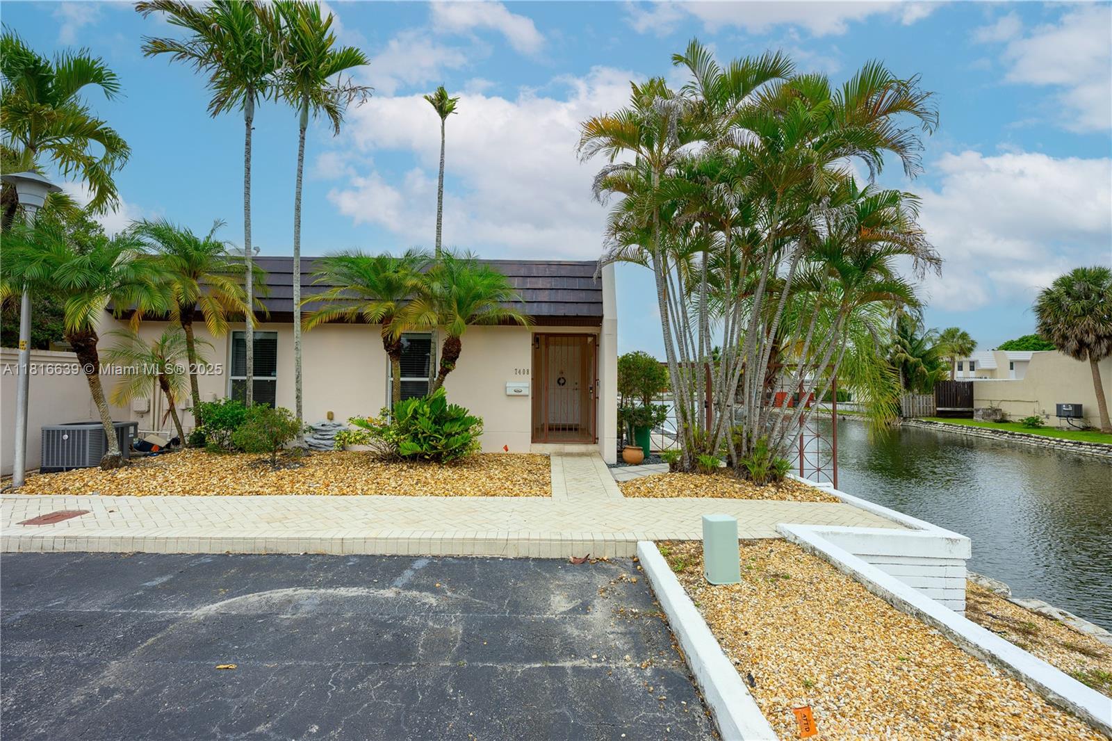MIAMI LAKES GOLF COURSE V - Residential