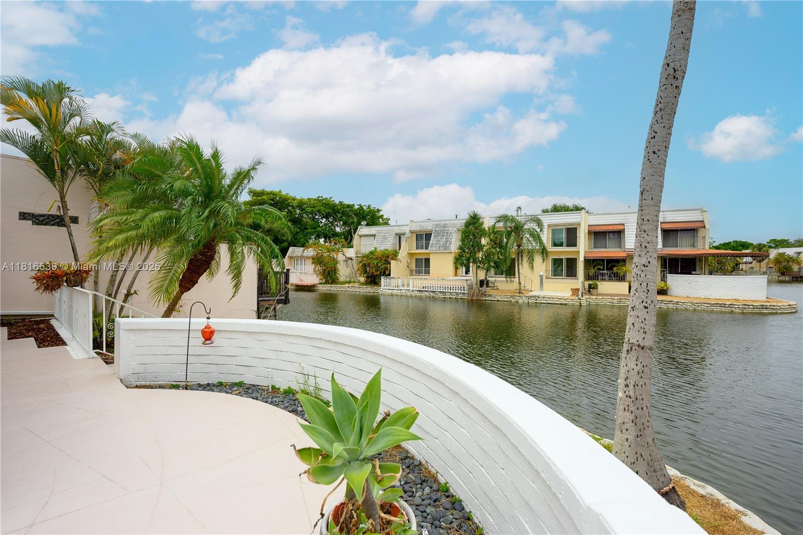 MIAMI LAKES GOLF COURSE V - Residential