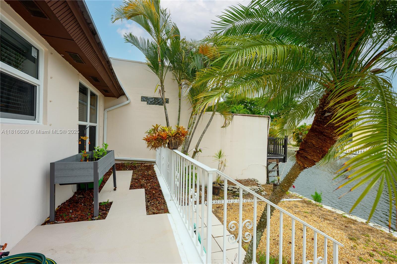 MIAMI LAKES GOLF COURSE V - Residential