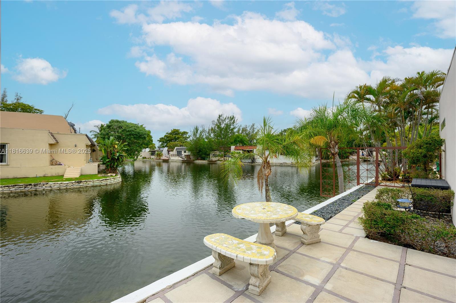 MIAMI LAKES GOLF COURSE V - Residential