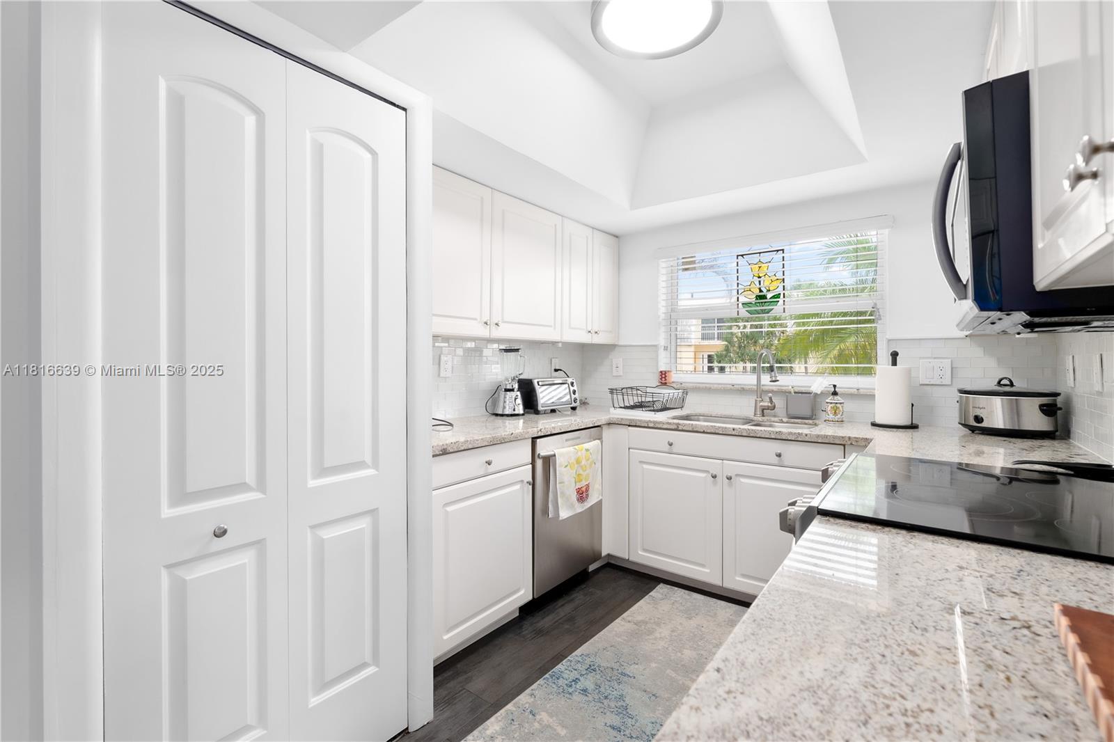 MIAMI LAKES GOLF COURSE V - Residential