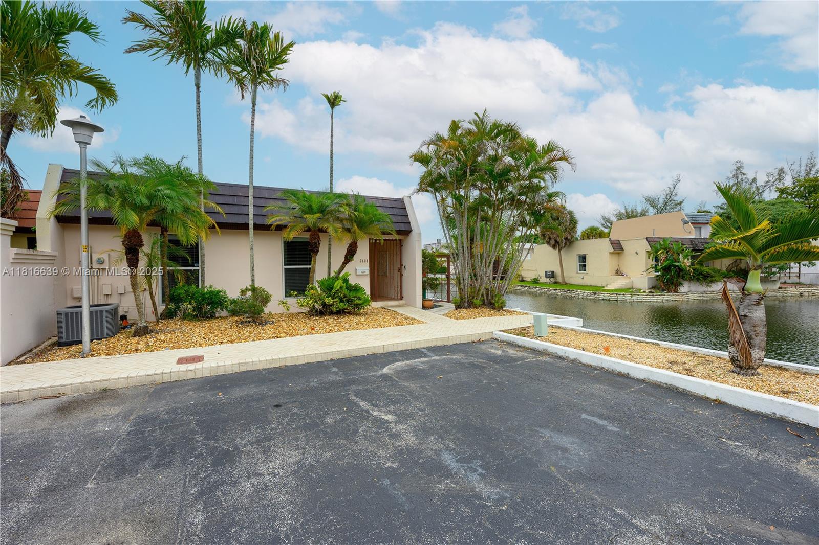 MIAMI LAKES GOLF COURSE V - Residential