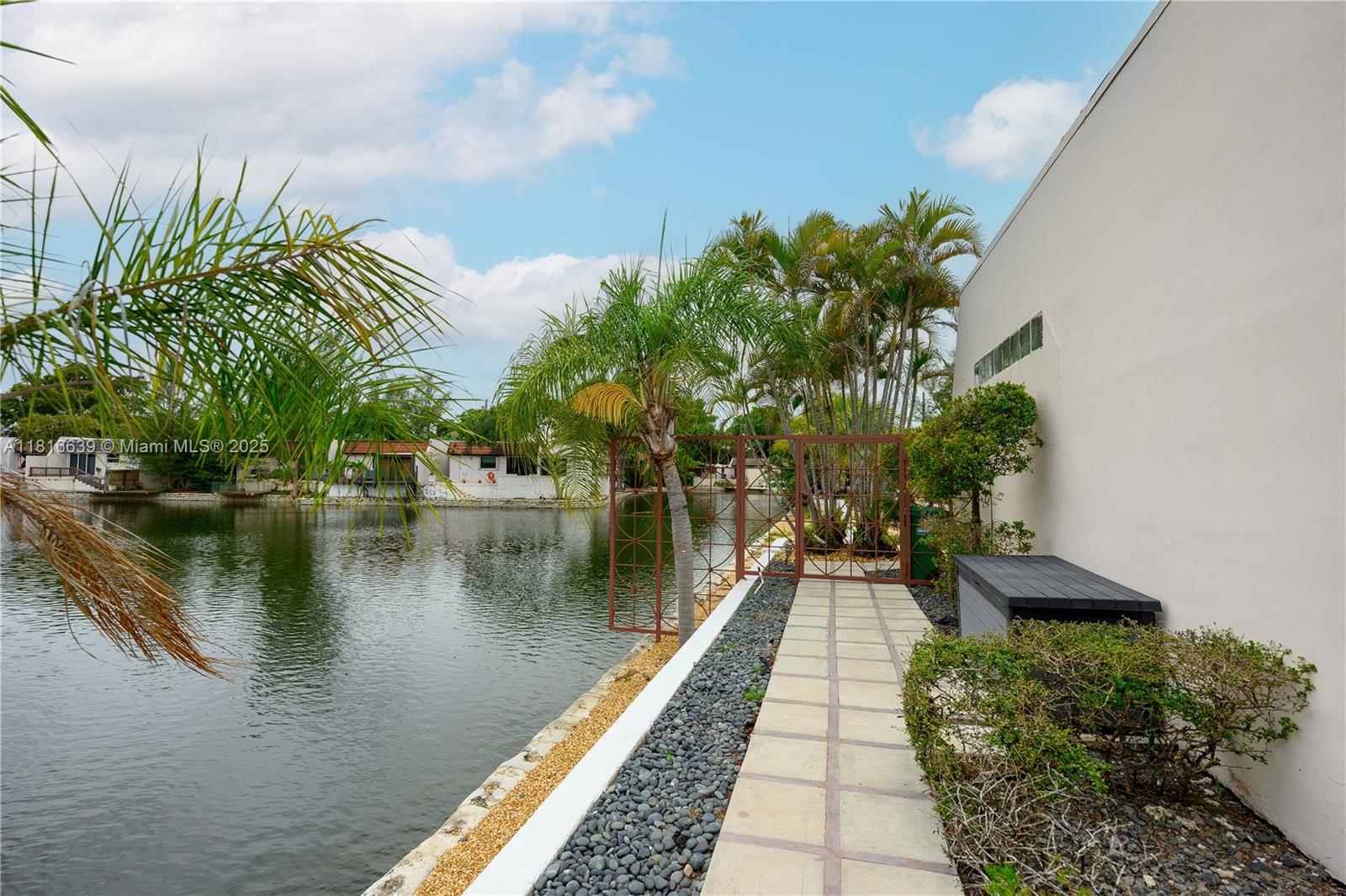 MIAMI LAKES GOLF COURSE V - Residential