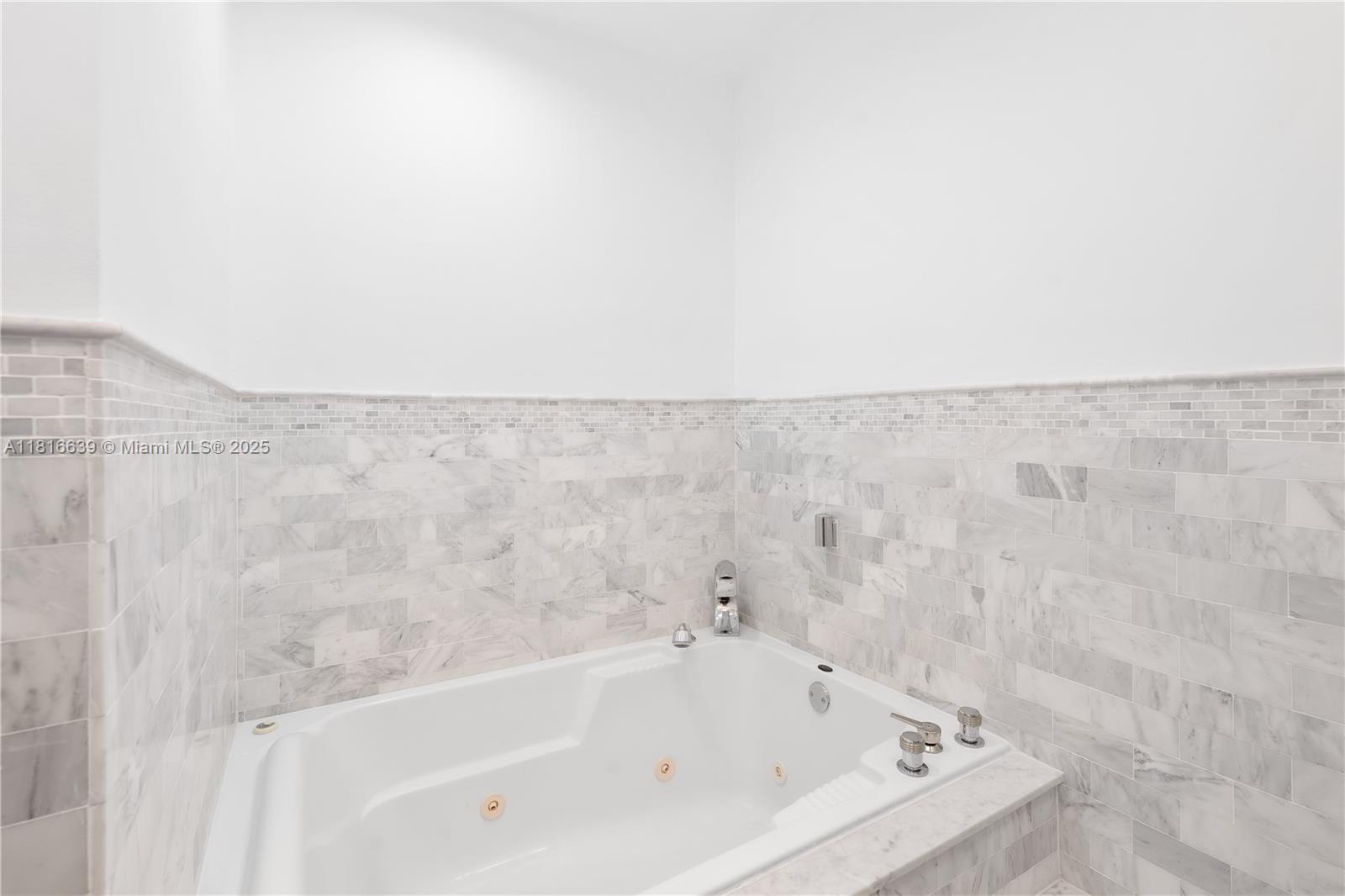 MIAMI LAKES GOLF COURSE V - Residential