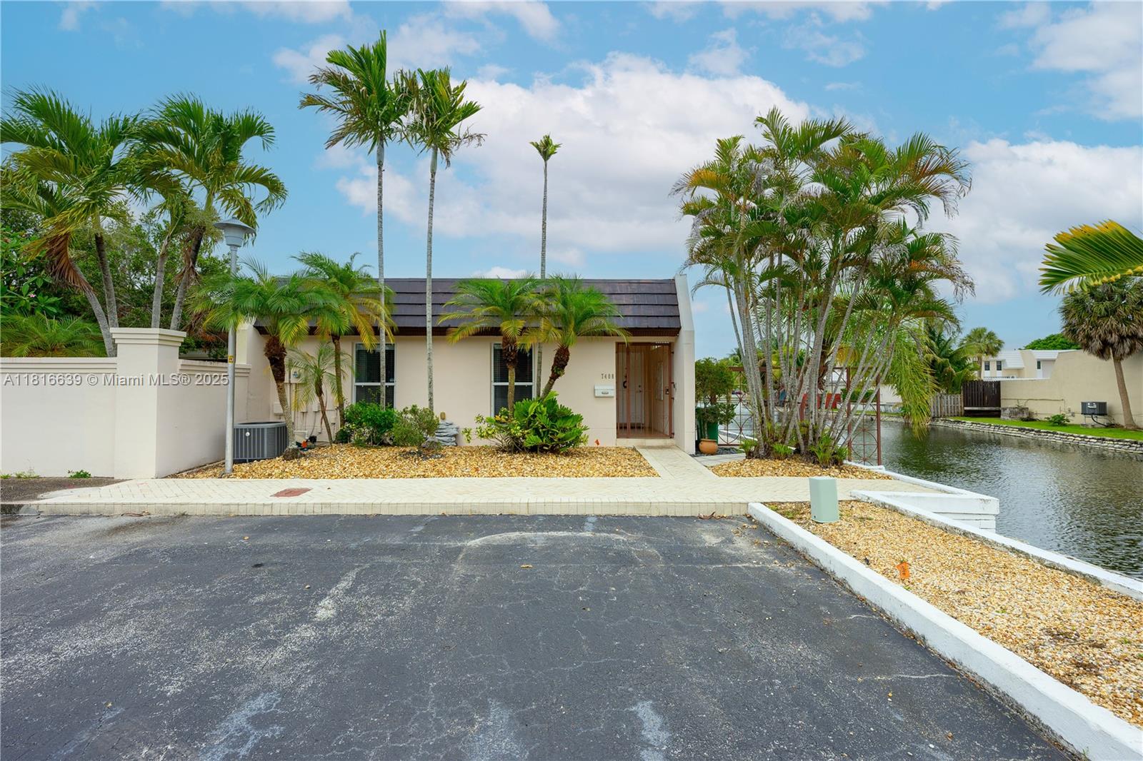 MIAMI LAKES GOLF COURSE V - Residential