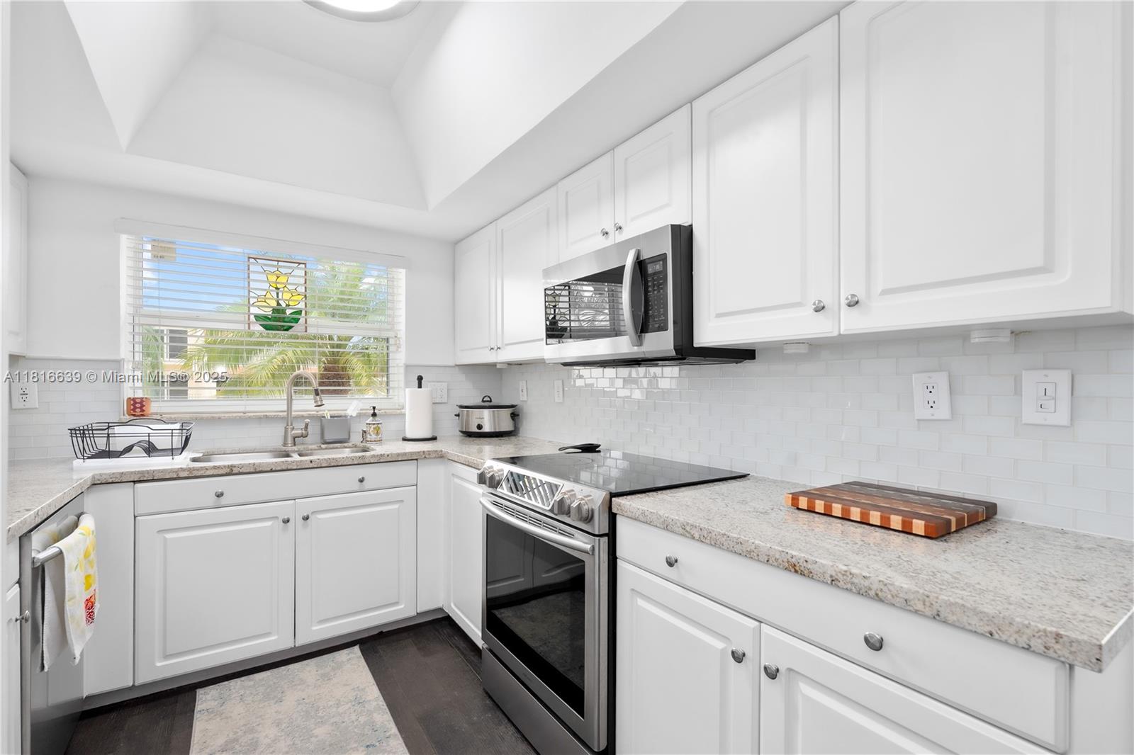 MIAMI LAKES GOLF COURSE V - Residential