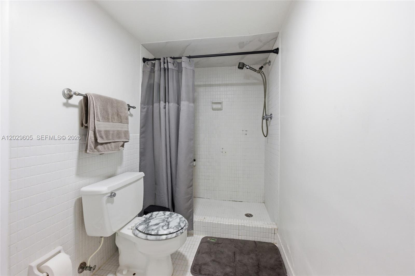 ROLLING GREEN CONDO C - Residential