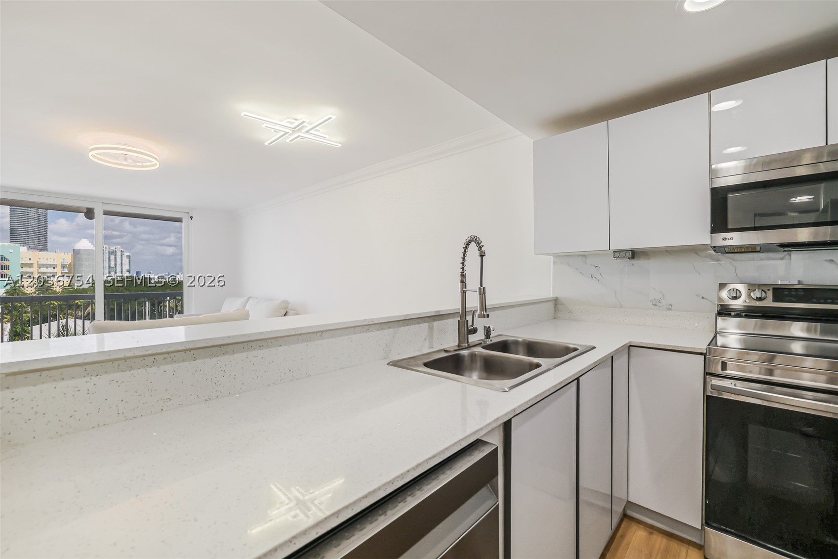 THE PRESIDENTIAL CONDO - Residential