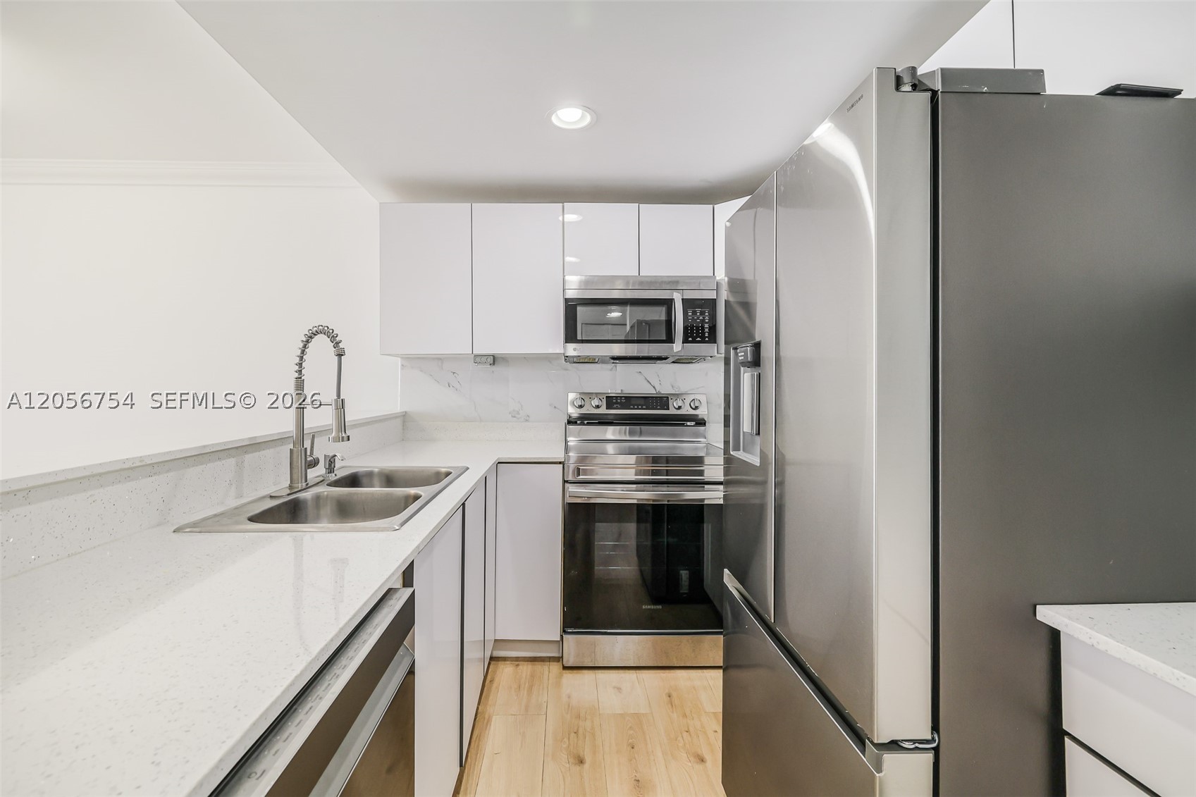 THE PRESIDENTIAL CONDO - Residential