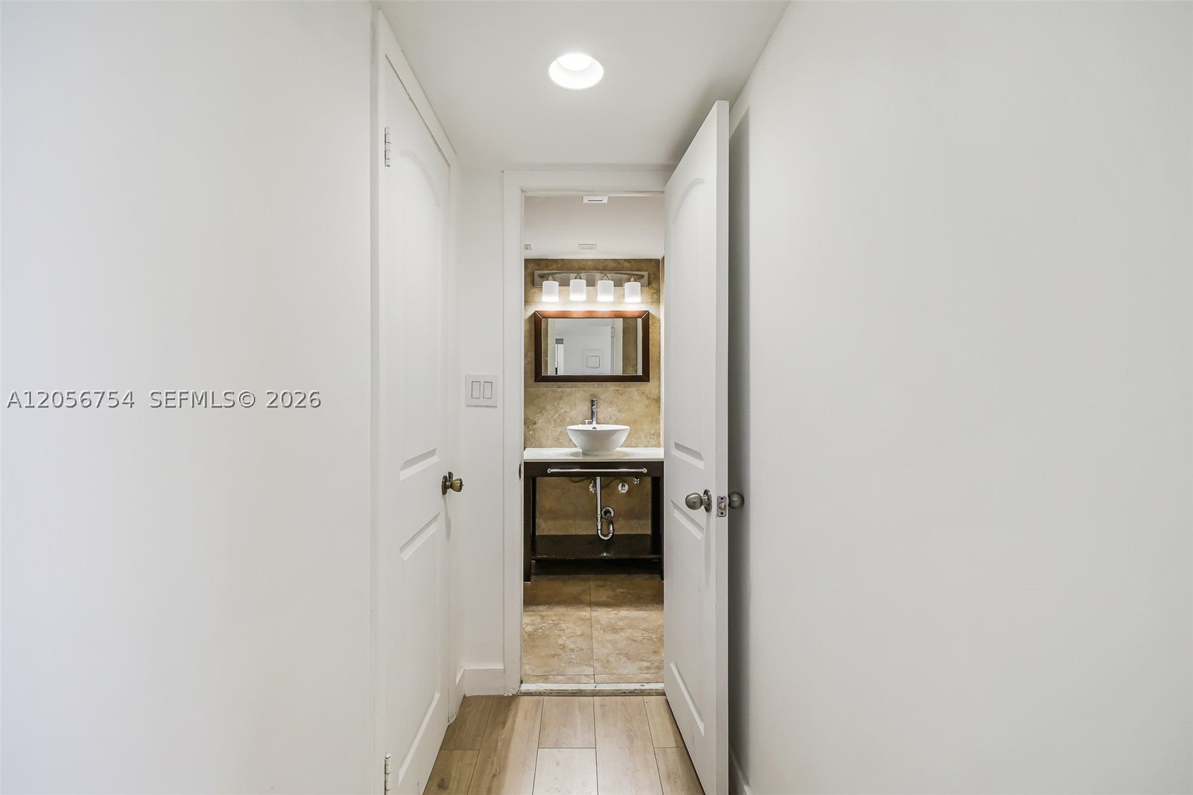 THE PRESIDENTIAL CONDO - Residential