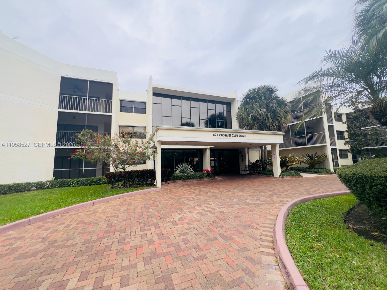 Condo located in Country Club Apts at Bonaventure offering a functional layout with potential, natural light, enclosed balcony and canal view. Residents have access to the Bonaventure Town Center Club. Community amenities include swimming pools, fitness center, tennis courts, clubhouse, and walking paths. Conveniently located near major highways, shopping, dining, parks, and schools. Community is well maintained. Perfect for buyers seeking lifestyle, location, and value in a well-maintained community. Available for inmediate occupancy.