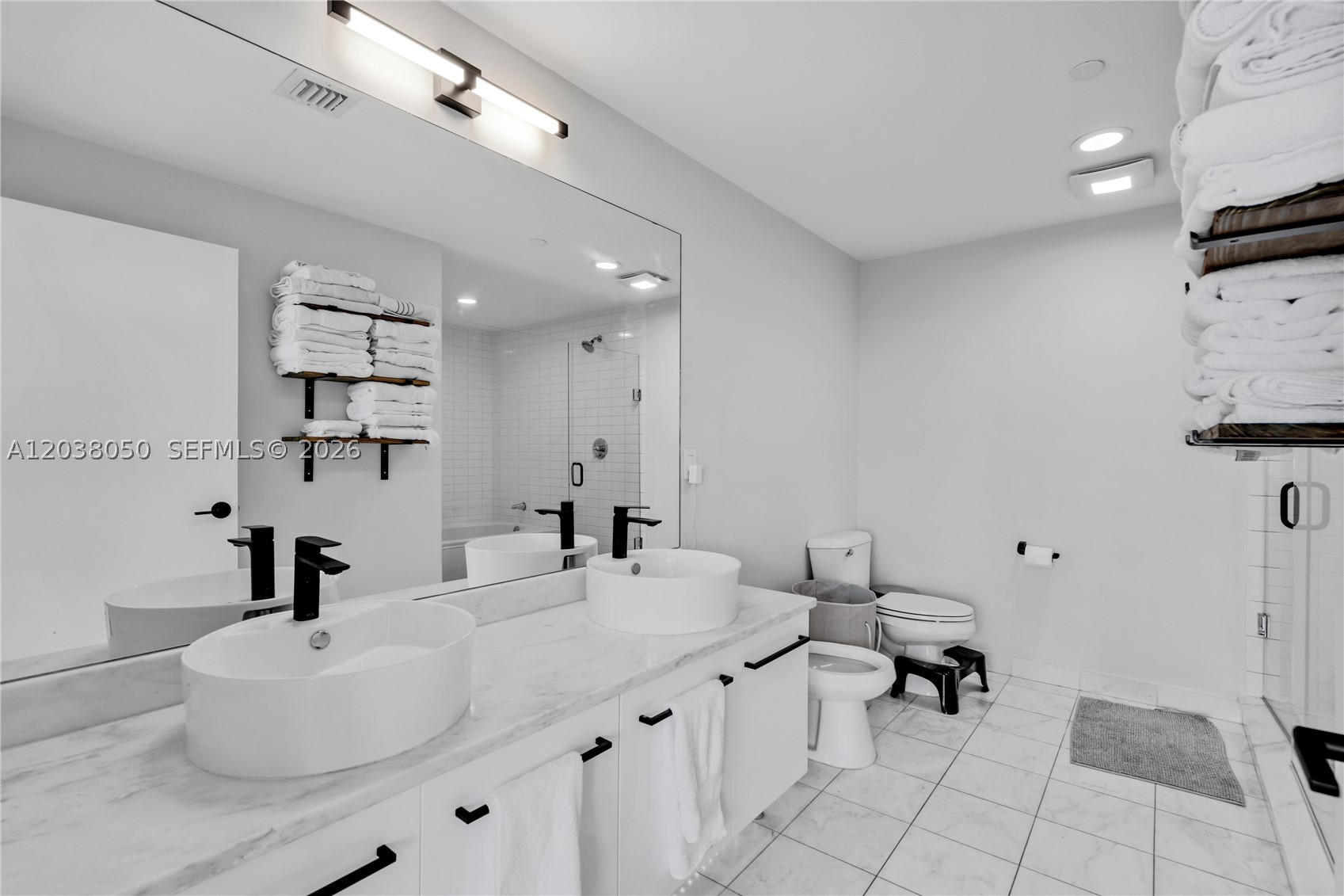 MARINABLUE CONDO - Residential Lease