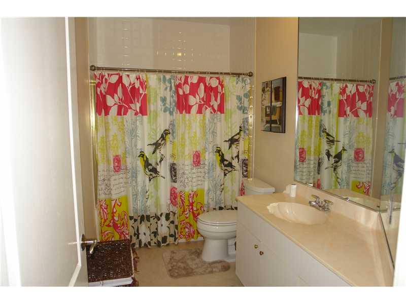 SECTOR 6 141-21 B - Residential Lease