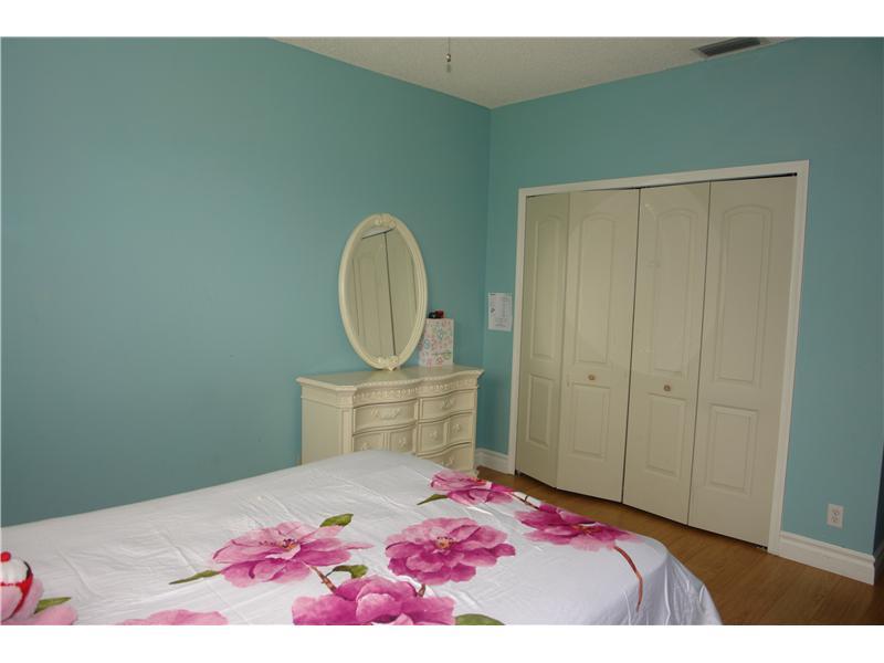 SECTOR 6 141-21 B - Residential Lease