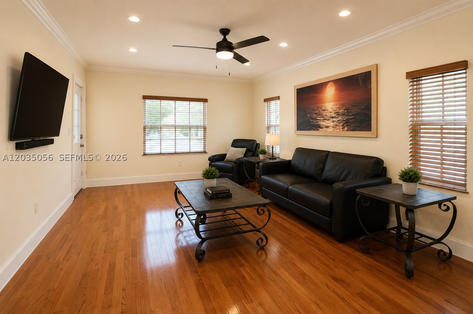 HOLLYWOOD LITTLE RANCHES - Residential