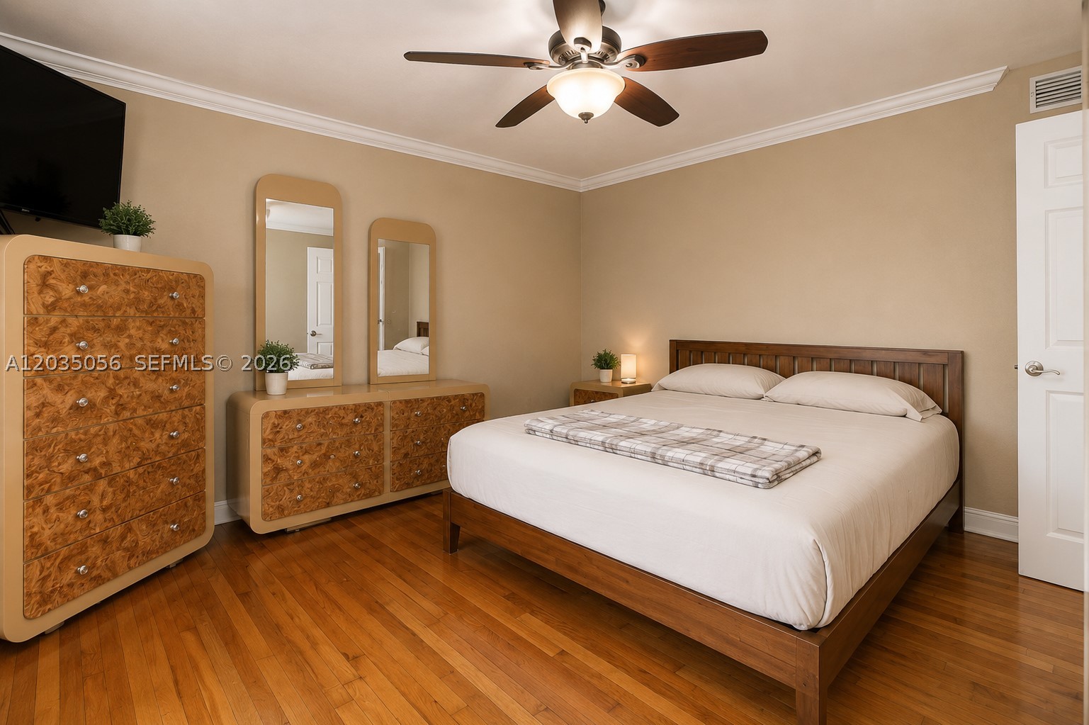 HOLLYWOOD LITTLE RANCHES - Residential
