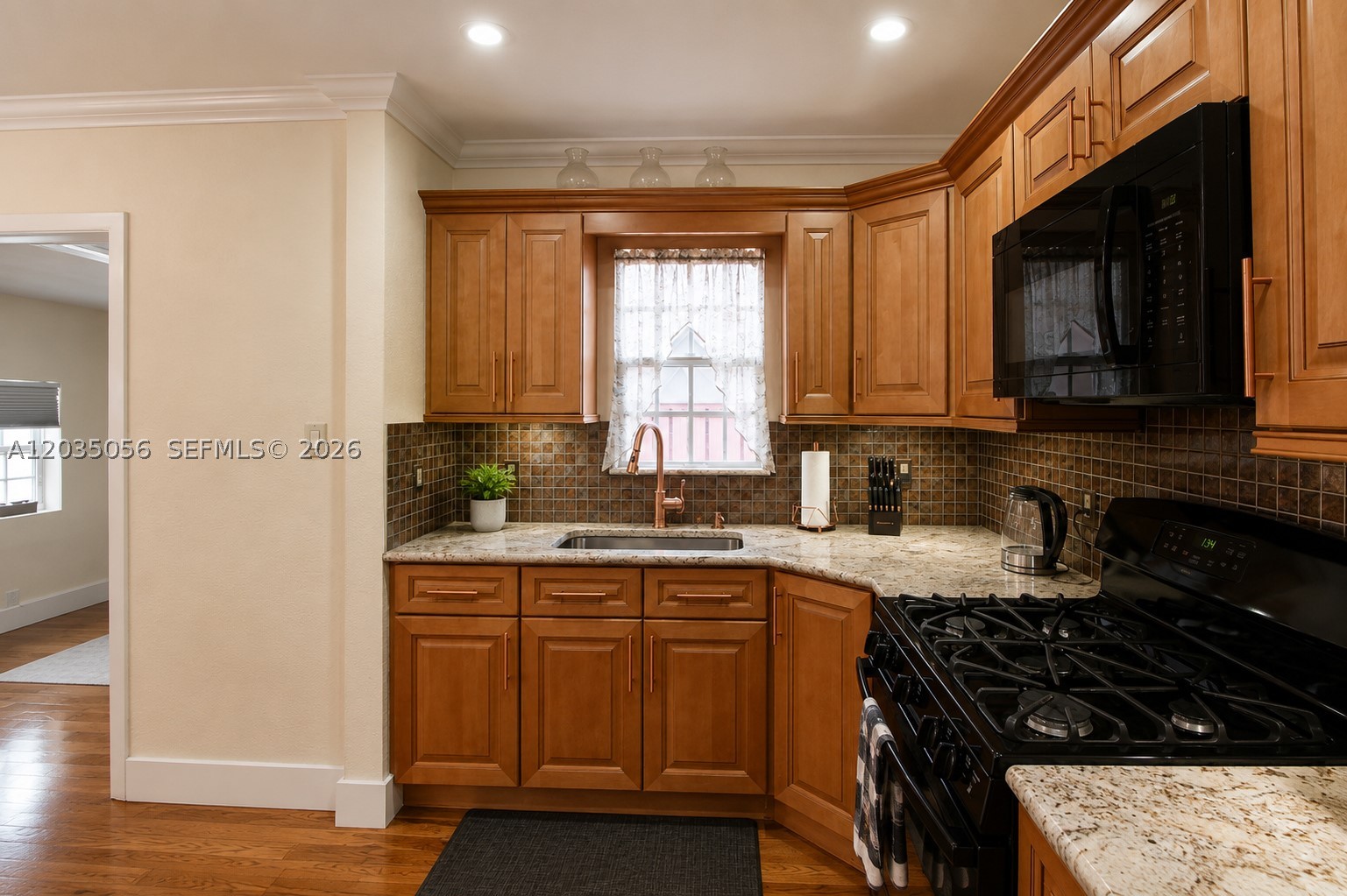 HOLLYWOOD LITTLE RANCHES - Residential
