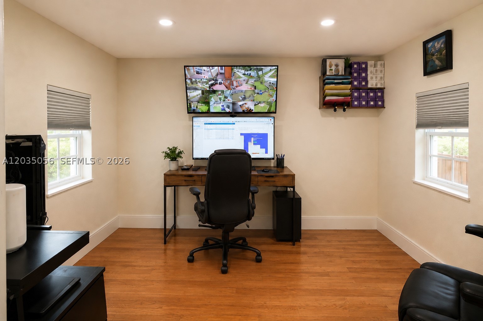 HOLLYWOOD LITTLE RANCHES - Residential