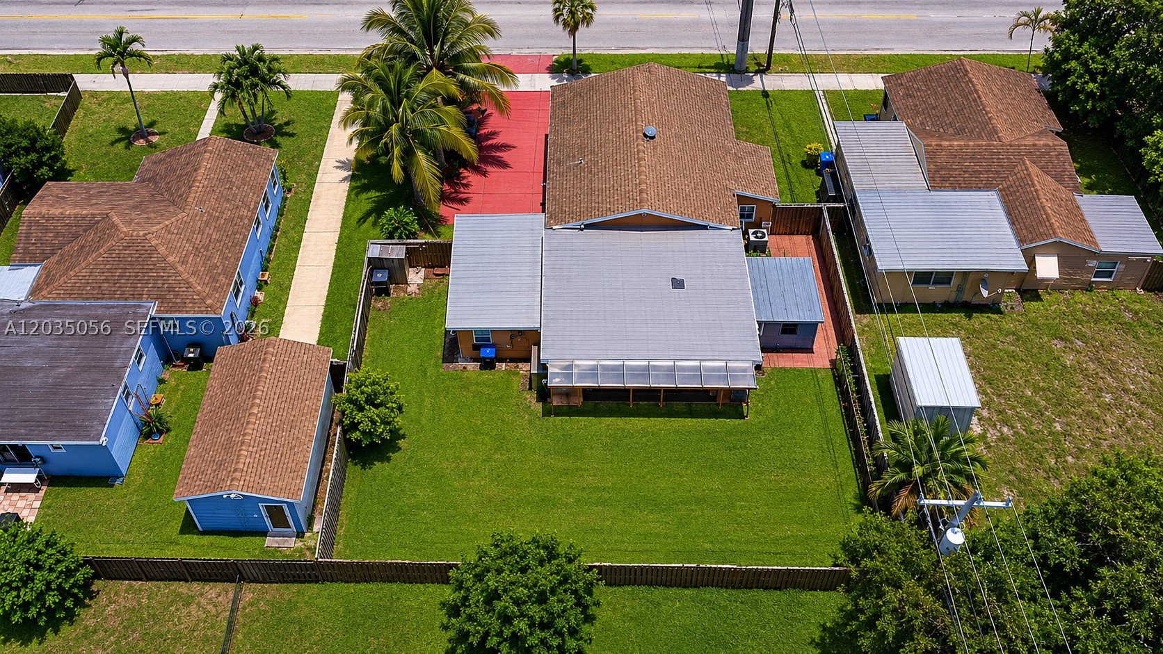 HOLLYWOOD LITTLE RANCHES - Residential
