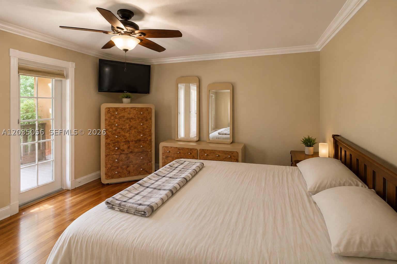 HOLLYWOOD LITTLE RANCHES - Residential