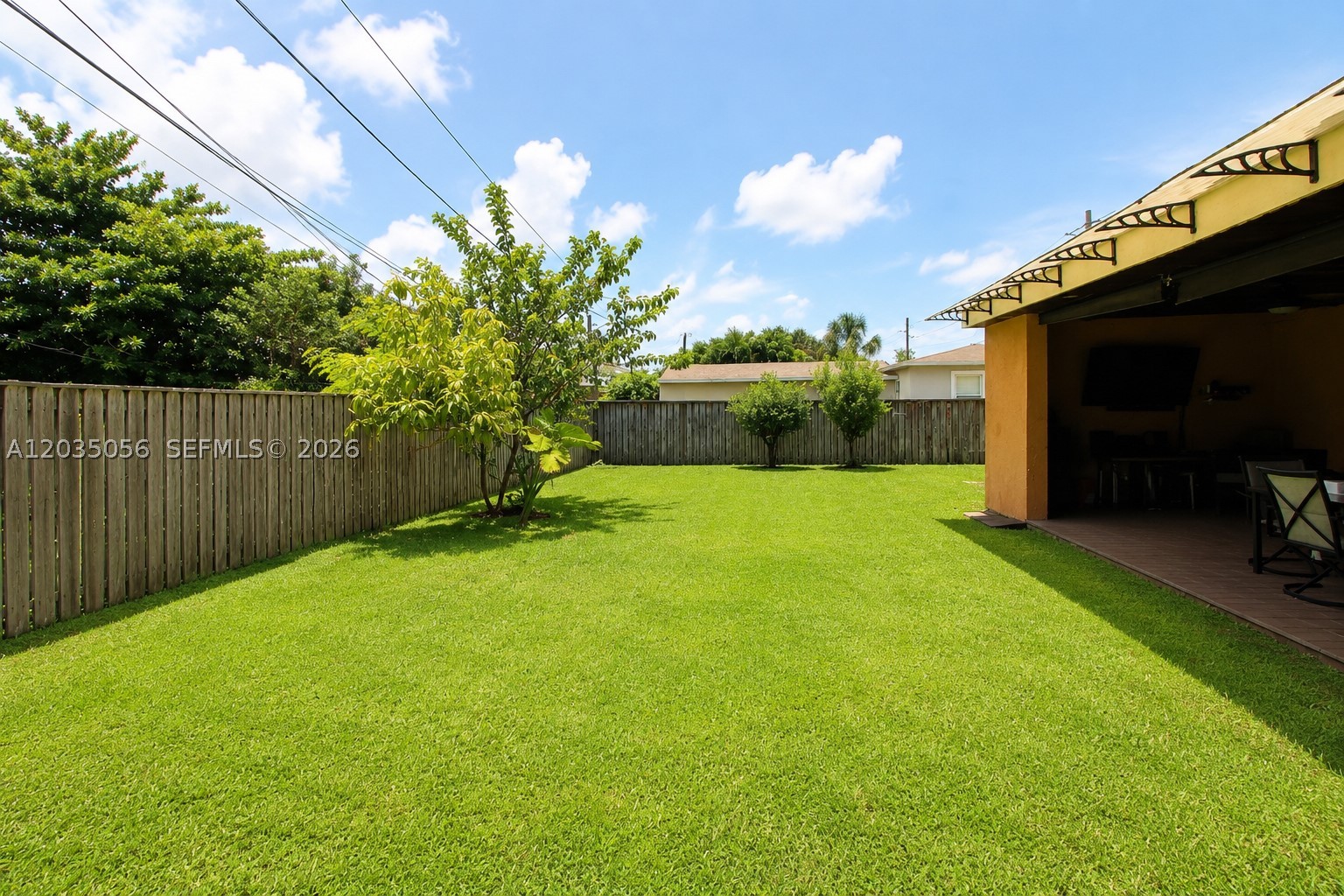 HOLLYWOOD LITTLE RANCHES - Residential