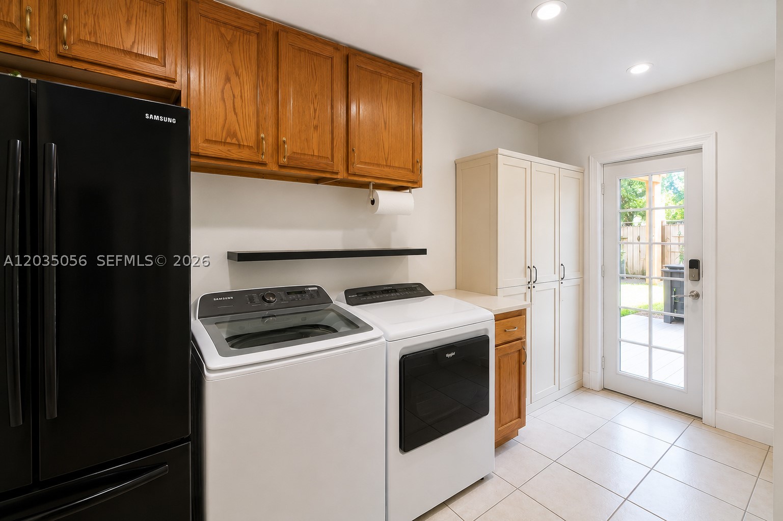 HOLLYWOOD LITTLE RANCHES - Residential