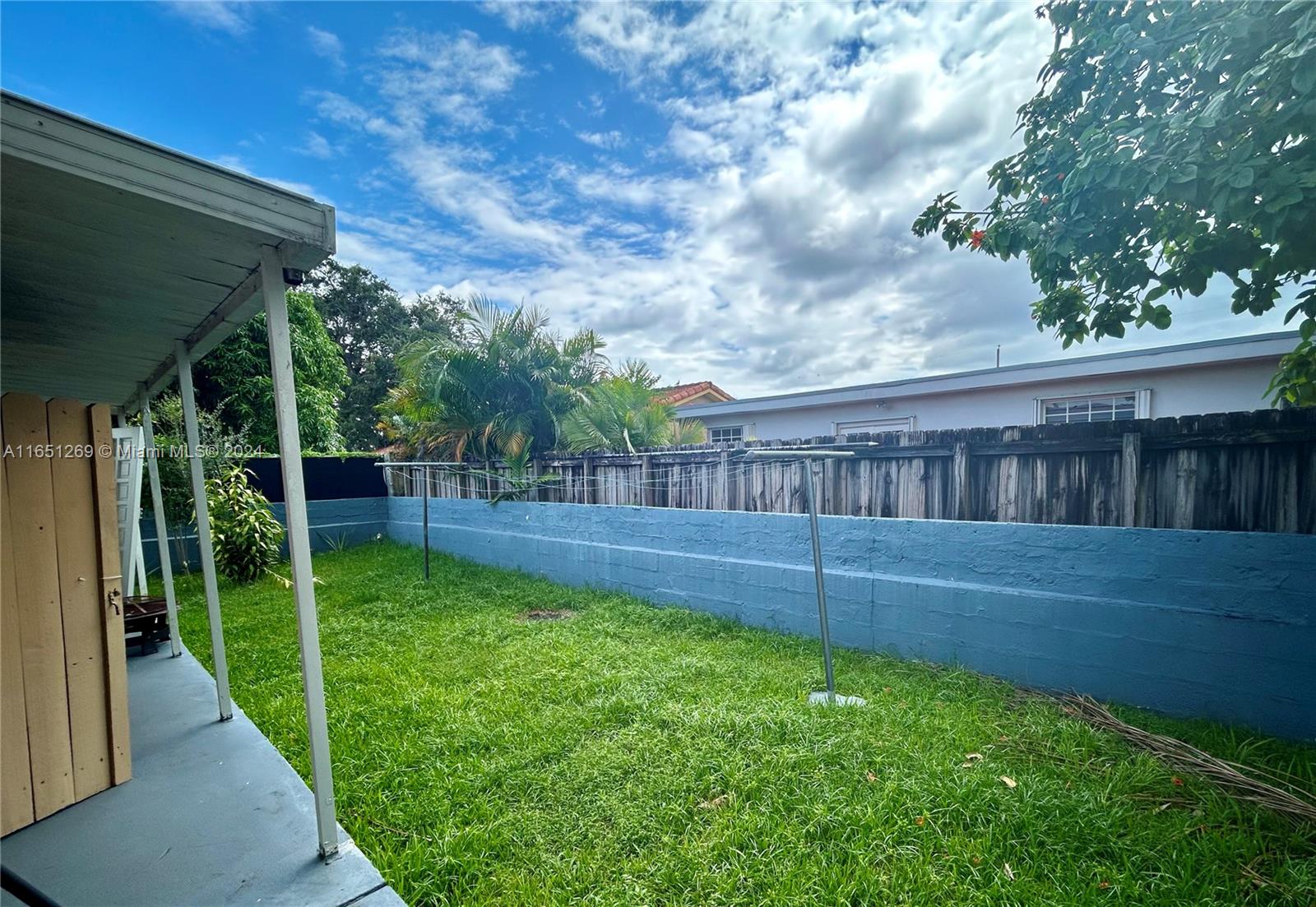 COMFORT GARDENS - Residential Lease